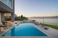 Beachfront Villa Grey Martini with Pool - Havudsigt