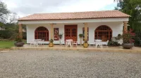 Villa de Los Angeles Hotel di Raquira