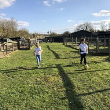 Willow Court Farm Studio West & Petting Farm, 8 Mins to Legoland & Windsor, 15 Mins to Lapland UK Отели рядом с достопримечательностью «Dramatica»