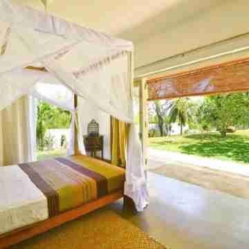 Elevated Family Beach House with Ocean Views Rooms