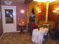 All Seasons Groveland Inn