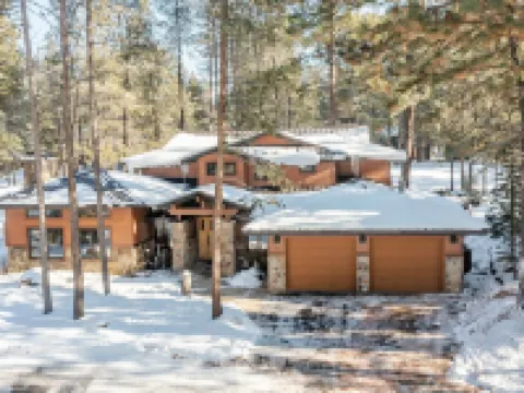 Base Camp by AvantStay Magical Cabin w Sauna Hot Tub Close to Snow Golf Hotels in Sunriver