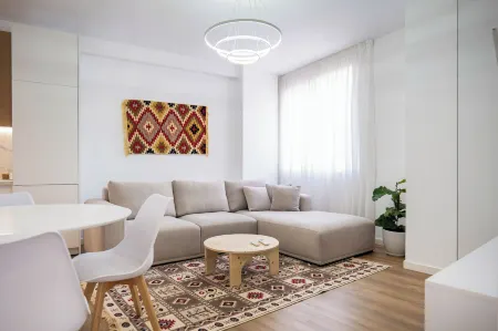 Muz Studios Отели рядом с достопримечательностью «Postbllok - Checkpoint Monument»