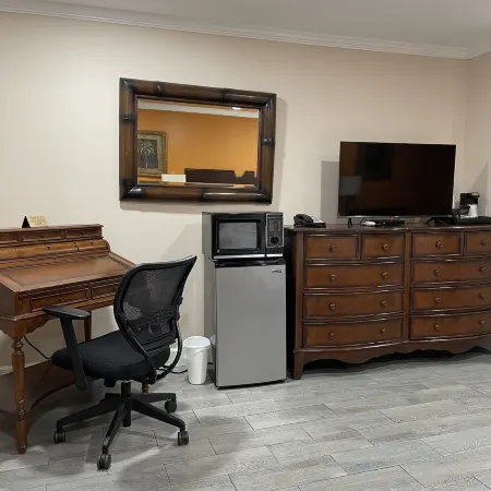Howard Johnson by Wyndham Ridgecrest, CA