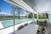 Swiss 23 - Lake Stephanie - Rooftop Pools
