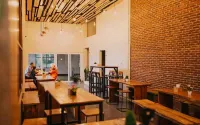 Al Fattah Hotel, Cafe & Meeting Room Bener Meriah فنادق في Bener Meriah Regency