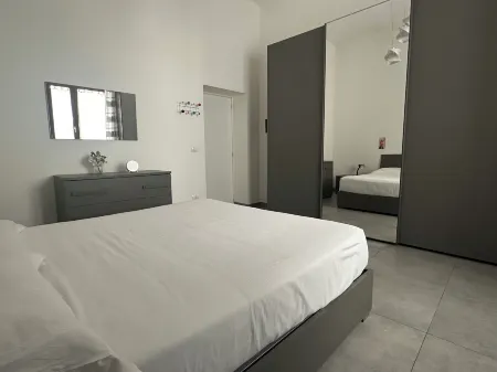 TOI Apartments Отели рядом с достопримечательностью «Colonne Terminali della Via Appia»