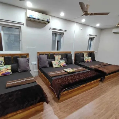Hotel Shree Kedarnath in Front of Railway Station Platform No 8 Hotels near Ujjain Junction