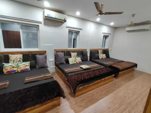 Hotel Shree Kedarnath in Front of Railway Station Platform No 8