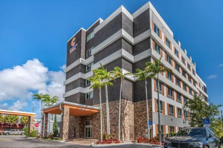 Comfort Suites Fort Lauderdale Airport & Cruise Port Отели в г. Дания-Бич