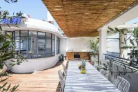 Spacious 3BR Penthouse w Rooftop by Sea N' Rent  호텔