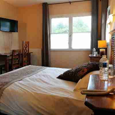 Logis Auberge De Carolles Rooms