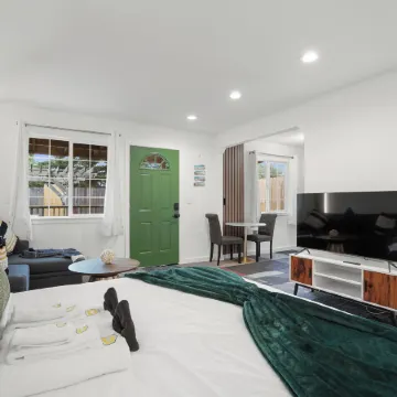 Spacious 5Br Coastal Retreat - 8 Beds Beach & Golf