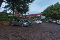 Villa San Jose Hotel & Suites - parking