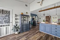 Kingsby Cottage - 1BR & Mountain Views Hotels in Boerne