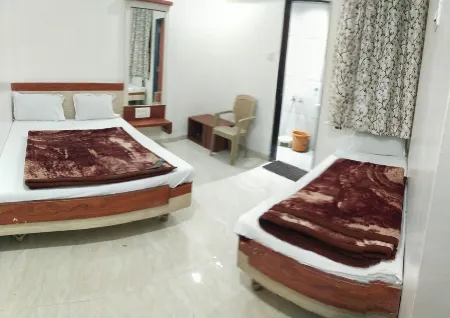 Hotel Dwarka Nilayam