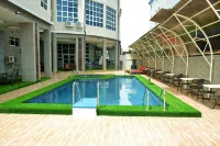 Vacation Villa Hotel and Suites Hotel di Okpanam