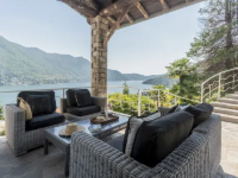 Villa Chiara Moltrasio with Private Garden by Rent All Como Hotels in Moltrasio