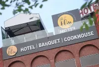 Elm Hotel Hotels near Park 19