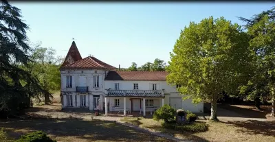 Chateau la Loge Hotel a Fronton