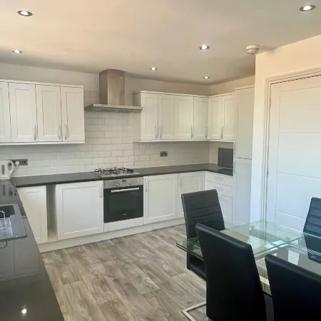 Spacious 4-Bedroom House - Garden & Free Parking Hotels in Faversham