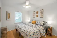 Tranquil Cary Hideaway- Mins to Downtown/Wake Med/NC State ...Newly Furnished!