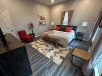 Blue House - Cozy 3 Bedroom, King Bed, Rotary Park