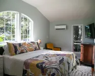 Heaven's Ranch on Canyon Lake Cranes Mill Marina附近的飯店