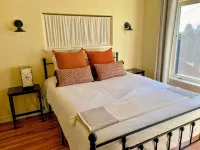 Stunning roomy 4-bedroom home, near the beach. Stay for a month @ 1/2 the price!