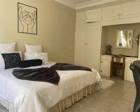 161 Blenheim Rd Hotels in Chartwell