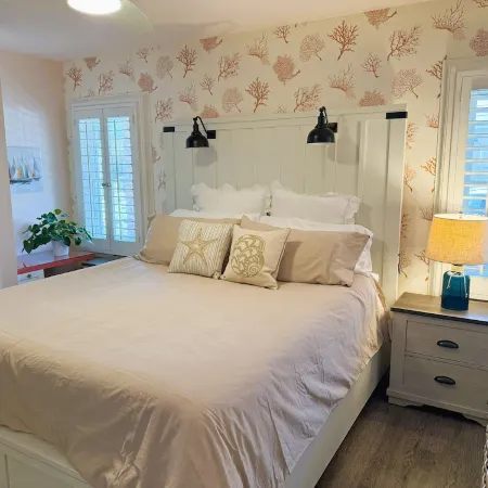 Rare Beach Find-Steps from Sand, 2 Car Gar, 3/2+Loft, Ocean Views, Hot Tub, AC