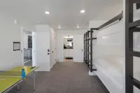"LUXURY WATER PARK. Sleeps 24. 4BR Resort Townhome. Paradise Close to Zion