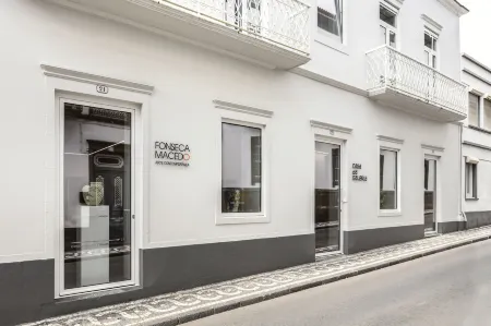 Casa da Galeria - Azores Art of Hosting Отели рядом с достопримечательностью «Nucleo de Santa Bárbara do Museu Carlos Machado»