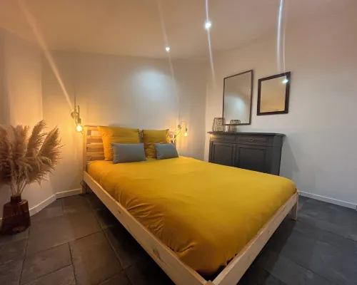 Mimosa cocoon for 6 people In the heart of the old village Hôtels à : Cotignac