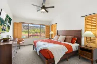 NEW! Cozy Saguaro Heated Pool, Hot Tub, Mini Golf, Pool Table, Fire Pit, Arcade!