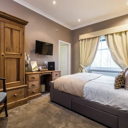 The Howbeck & the Retreat Incl Off-Site Health Club and Parking EV Point Available