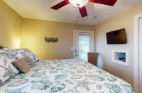 New! Listing Discounts! Short Walk to Beach - 2Br -Pets OK