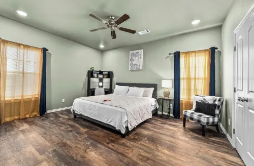 Peaceful Retreat on Houston Street