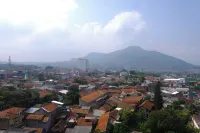 Great Deal Studio at Pinewood Apartment Hotels in Cilengkrang