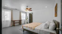 A serene 4BR 2BA sanctuary with desert tranquility, minutes from Joshua Tree ! Hotels near Hi-Desert Nature Museum