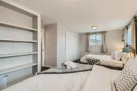 Modern & Spacious - 5 King Beds With Private Backyard Oasis & Sunroom