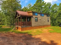 Barnwell Mountain Cabins #1: Cabin/tiny home w/loft in Gilmer across from BMRA Hotels in Upshur County