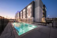 Everhome Suites Waco - Pools