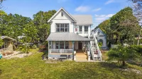 Waterfront Storybook Loft in downtown  Stuart 스튜어트 센터 주변 호텔