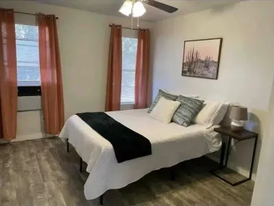 Apt #1/10 min from Refineries Hotels near Garden Center at The Home Depot