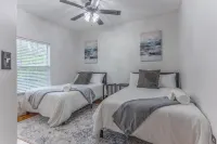 Private Oasis near Springs w/ King Bd + Pool Table