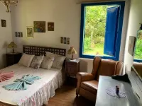 Beautiful site in Conservatória with swimming pool and barbecue area. Totally private! Hotels in Valenca