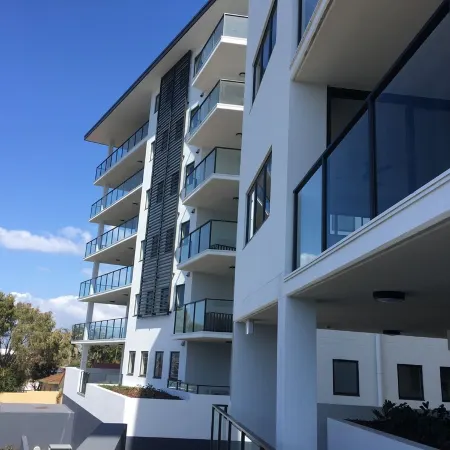 BEACH  Luxury Upmarket 2B 2B unit, OCEAN VIEWS!  250m to BUDDINA BEACH!