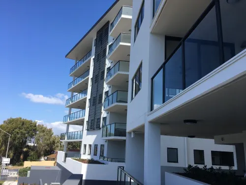 BEACH  Luxury Upmarket 2B 2B unit, OCEAN VIEWS!  250m to BUDDINA BEACH!