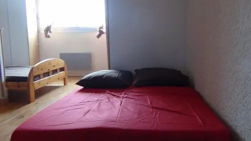 Large first floor studio in a peaceful building: no smoking, pets not allowed